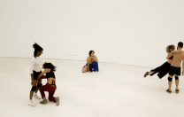 Performance “Por onde andam os porcos” aborda sobre o corpo capaz de suportar as adversidades do mundo
