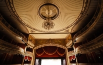 Teatro Santa Isabel seleciona espetáculos e remunera R$ 2 mil, por apresentação Teatro Santa Isabel seleciona espetáculos e remunera R$ 2 mil, por apresentação