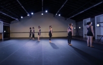 Espetáculo Na Sala, do Stúdio de Danças, é produzido para o formato virtual