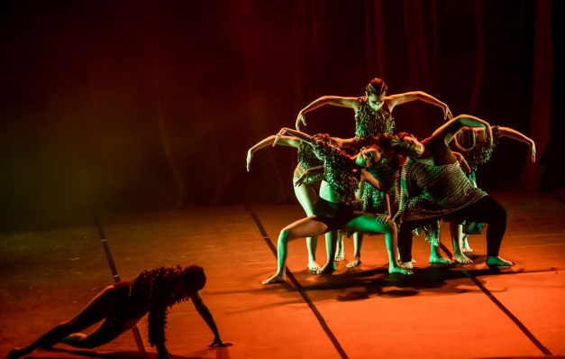 Cobertura do espetáculo Anamauê, do Pantomima Grupo de Dança